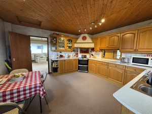 KITCHEN/BREAKFASTROOM TOWARDS LIVING ROOM- click for photo gallery